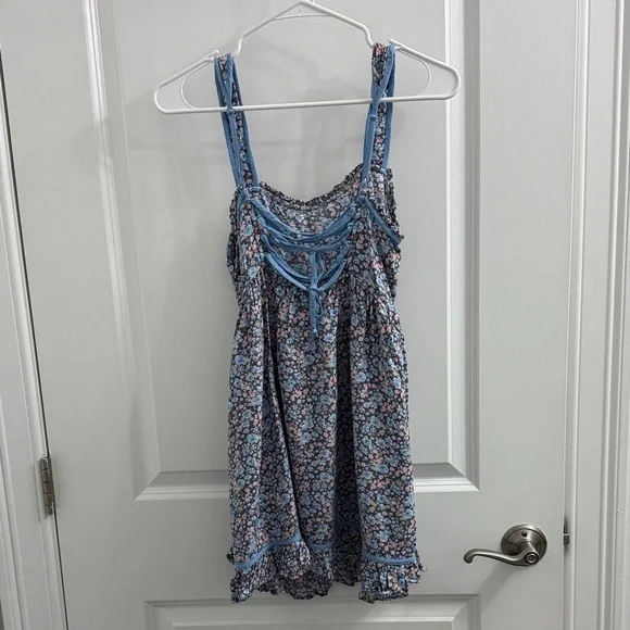 Floral Blue Sleeveless Dress - Picture 2 of 3